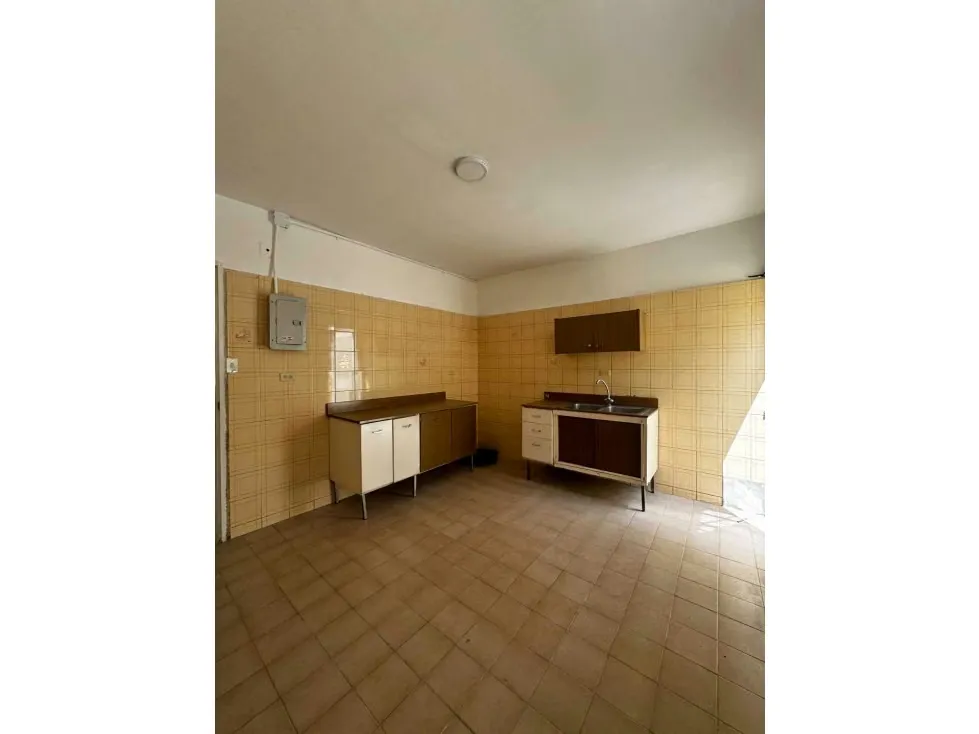 Alquilo PB de casa para depósito/showroom 200m2 Altamira 8429 - 14