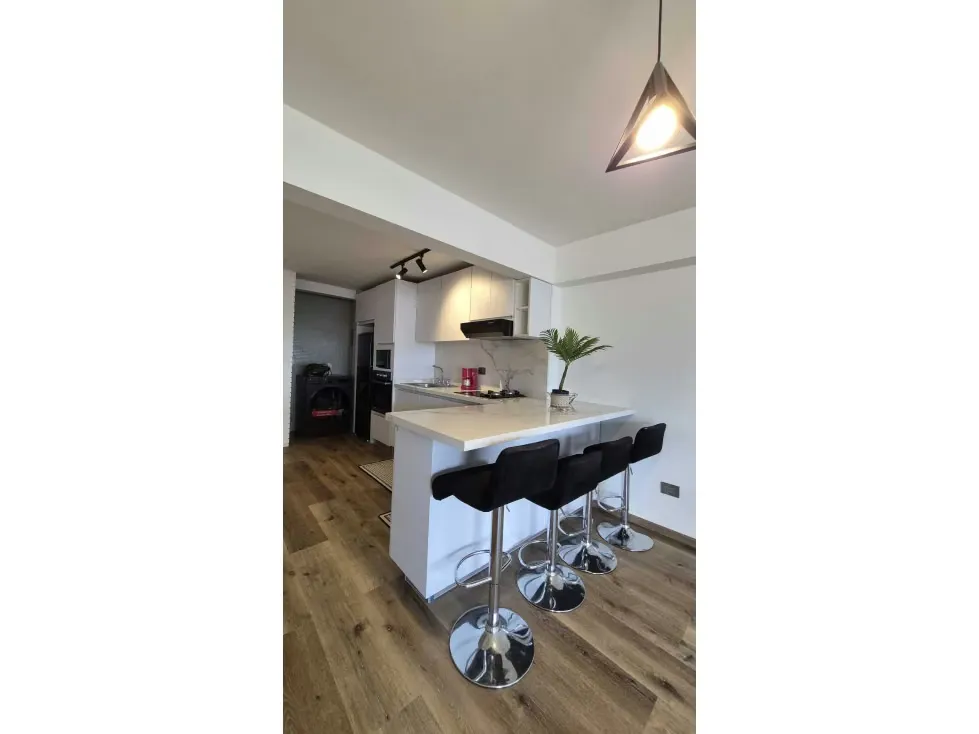 Se alquila apartamento 70m2 Colinas de Bello Monte 5490 - 4
