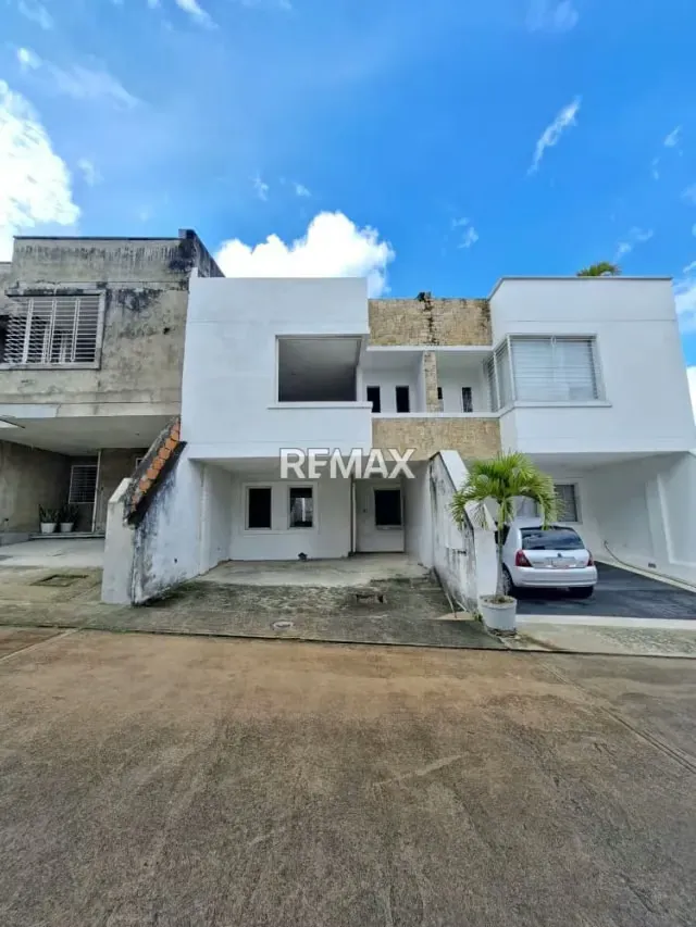 En venta CASA obra gris, ubicada en Pueblo Nuevo, Urb. Doral