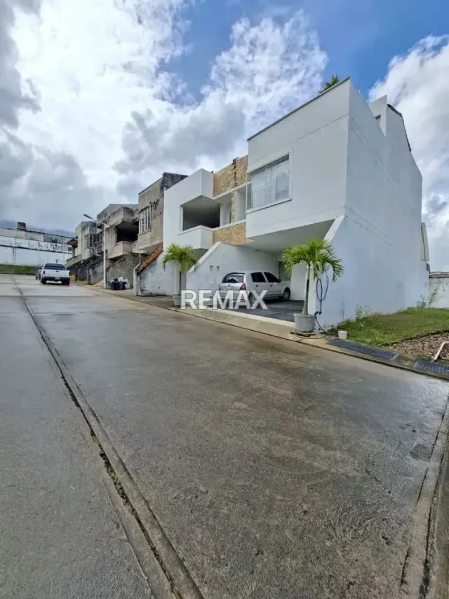 En venta CASA obra gris, ubicada en Pueblo Nuevo, Urb. Doral - 2