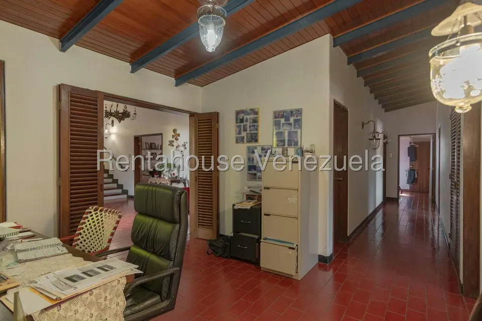 Casa (Multipes Niveles) en Venta en Prados del Este, Distrito Metropolitano - 16