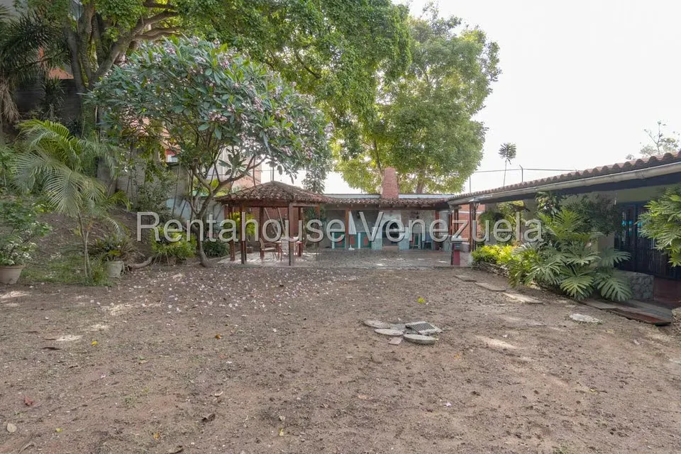 Casa (Multipes Niveles) en Venta en Prados del Este, Distrito Metropolitano - 34