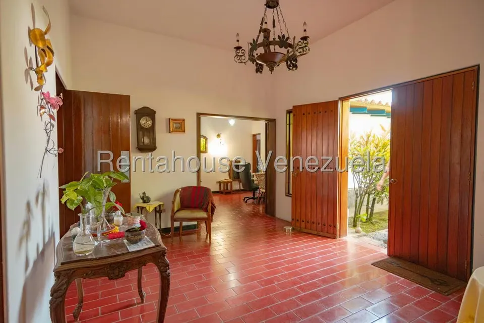 Casa (Multipes Niveles) en Venta en Prados del Este, Distrito Metropolitano - 6
