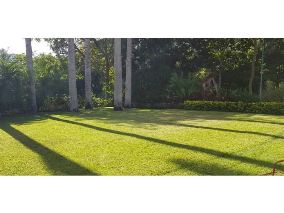 Se vende casa 850m2 4h+2s/8b/7p Cerro Verde