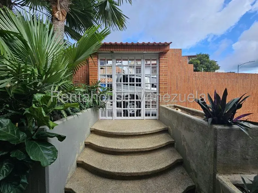 Casa (Multipes Niveles) en Venta en Macaracuay, Distrito Metropolitano - 2