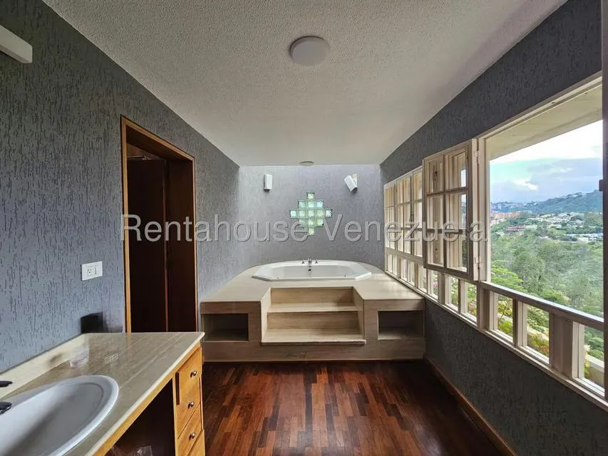 Casa (Multipes Niveles) en Venta en Macaracuay, Distrito Metropolitano - 36