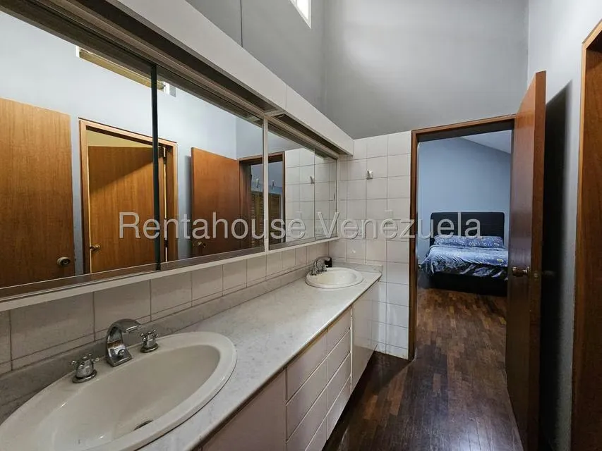 Casa (Multipes Niveles) en Venta en Macaracuay, Distrito Metropolitano - 39