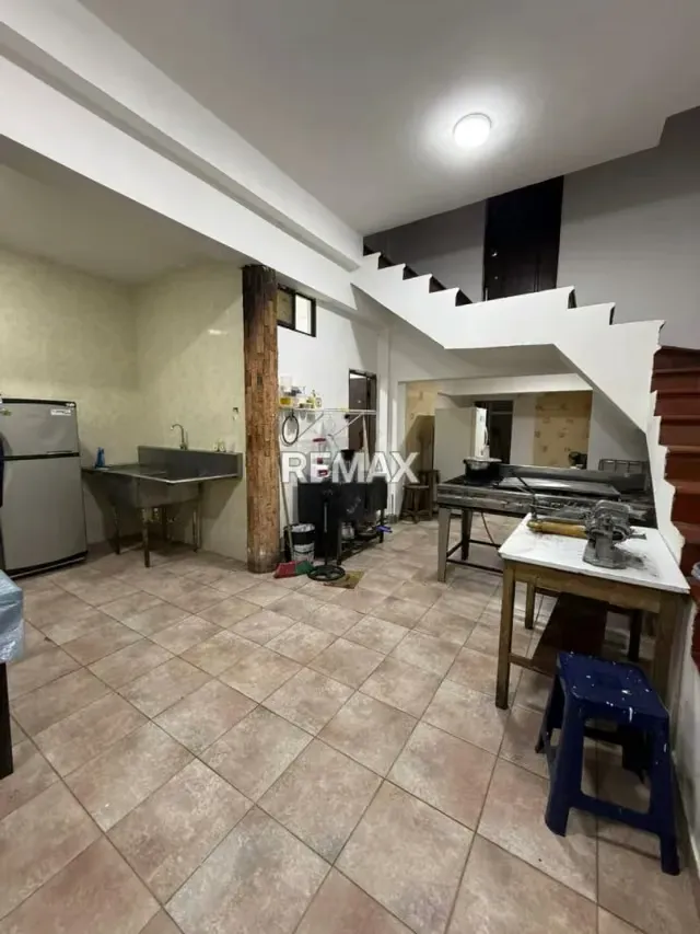 En Alquiler local Comercial A pie de calle ubicado en la calle 12 entre carrera 22 y 23 barrio. - 11