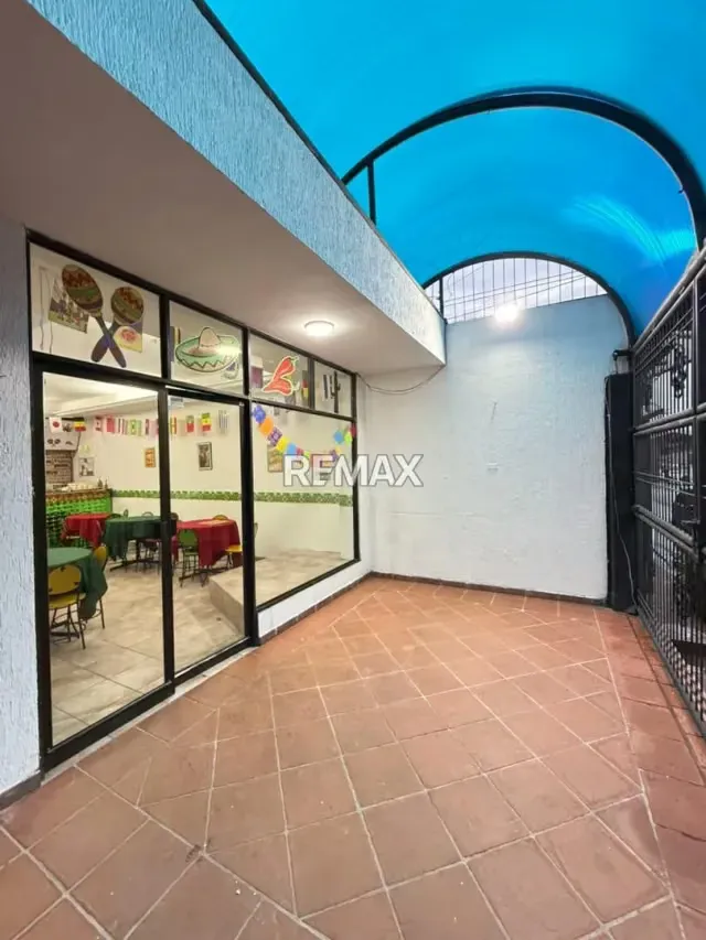 En Alquiler local Comercial A pie de calle ubicado en la calle 12 entre carrera 22 y 23 barrio. - 3