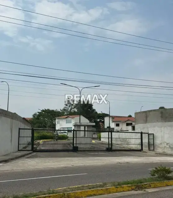 Casa n13 en Samanes II los KIOSKOS