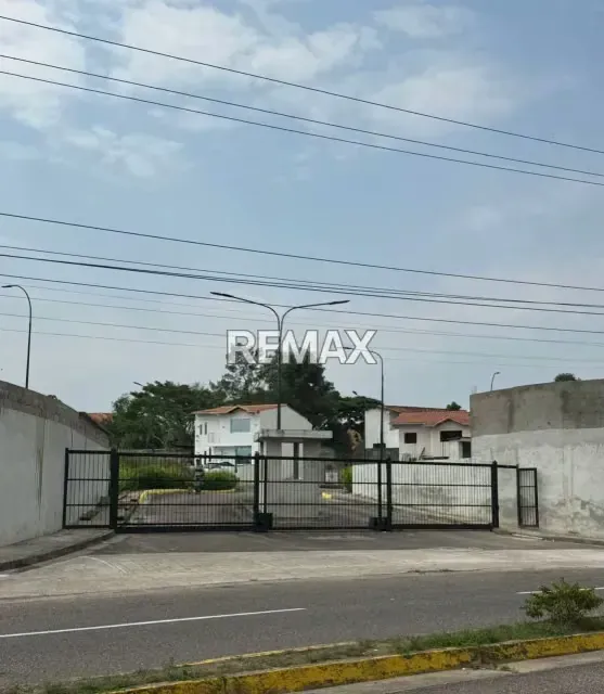 Casa n13 en Samanes II los KIOSKOS