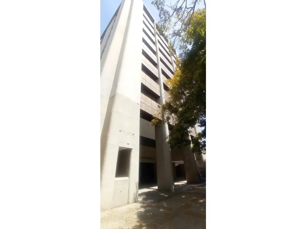 Se alquila oficina 100m2 El Rosal 2392