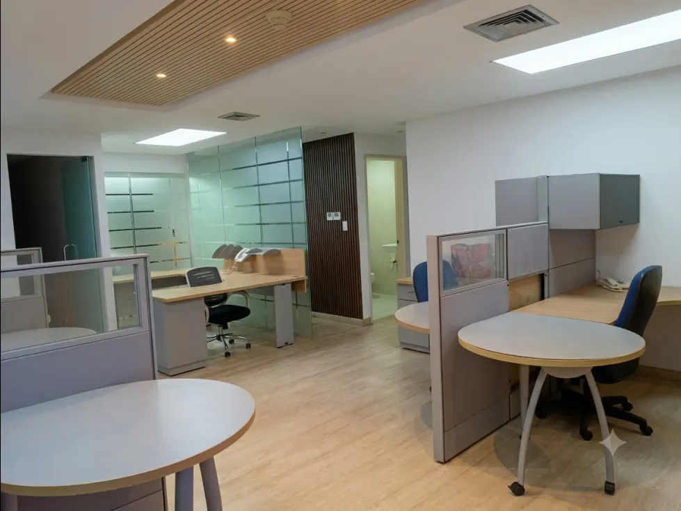 Se alquila oficina 100m2 El Rosal 2392 - 12