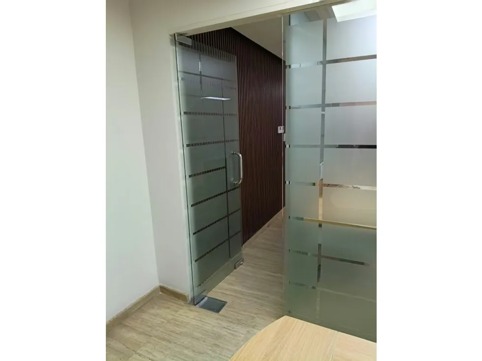 Se alquila oficina 100m2 El Rosal 2392 - 3