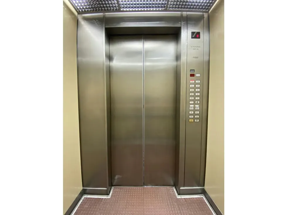Vendo oficina 660m2 Sabana Grande 4193 - 23