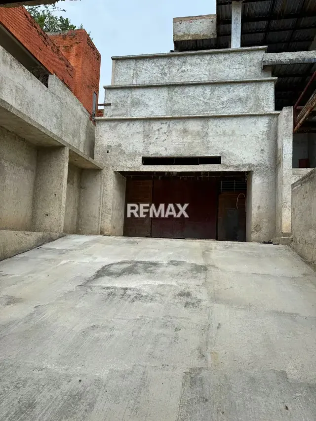 EN VENTA CASA EN LA URB. ALTOS DE GUATAPARO VALENCIA - 4