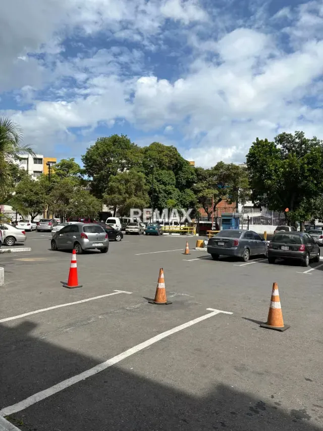 En Alquiler Local Comercial en la Urbina - 7