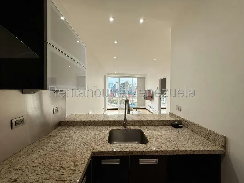 Apartamento (1 Nivel) en Alquiler en El Rosal, Distrito Metropolitano - 3