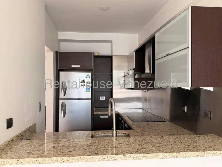 Apartamento (1 Nivel) en Alquiler en El Rosal, Distrito Metropolitano - 4