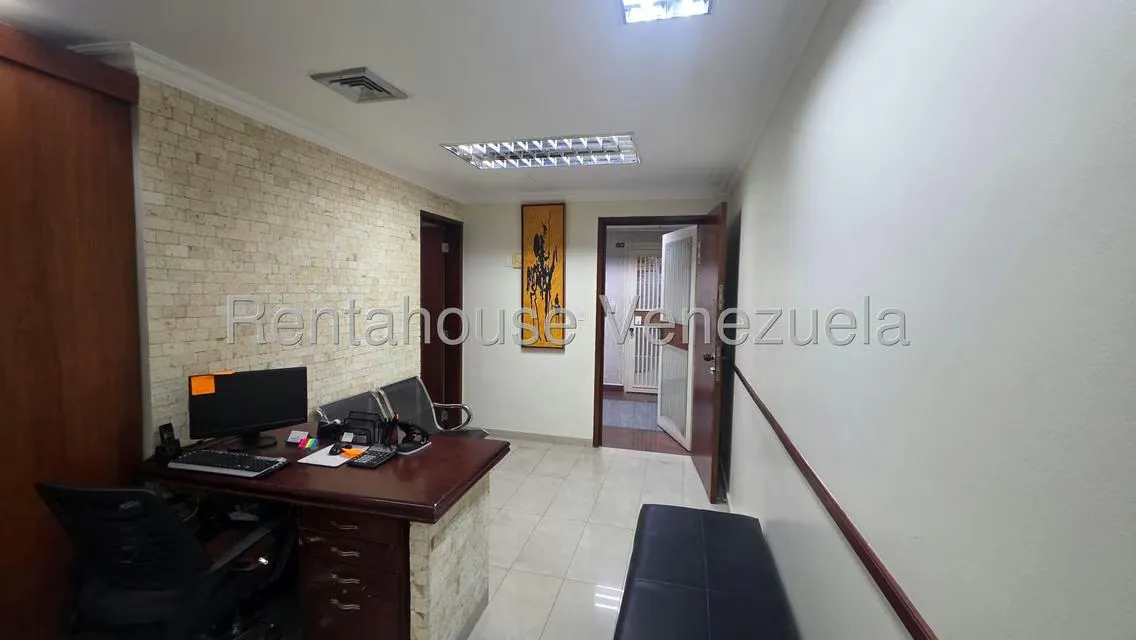 Oficina en Venta en El Rosal, Distrito Metropolitano - 2