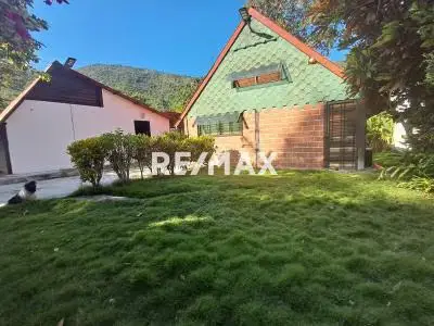 Venta de Chalet en el Sector la Loma 450 M2 ubicado en Choroni Edo Aragua