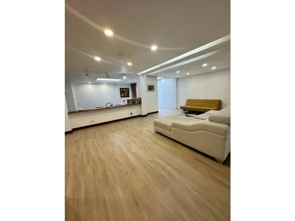 Vendo casa en calle cerrada 309m2 Lomas de Prados del Este 9015 - 2