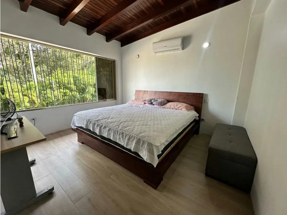 Vendo casa en calle cerrada 309m2 Lomas de Prados del Este 9015 - 11