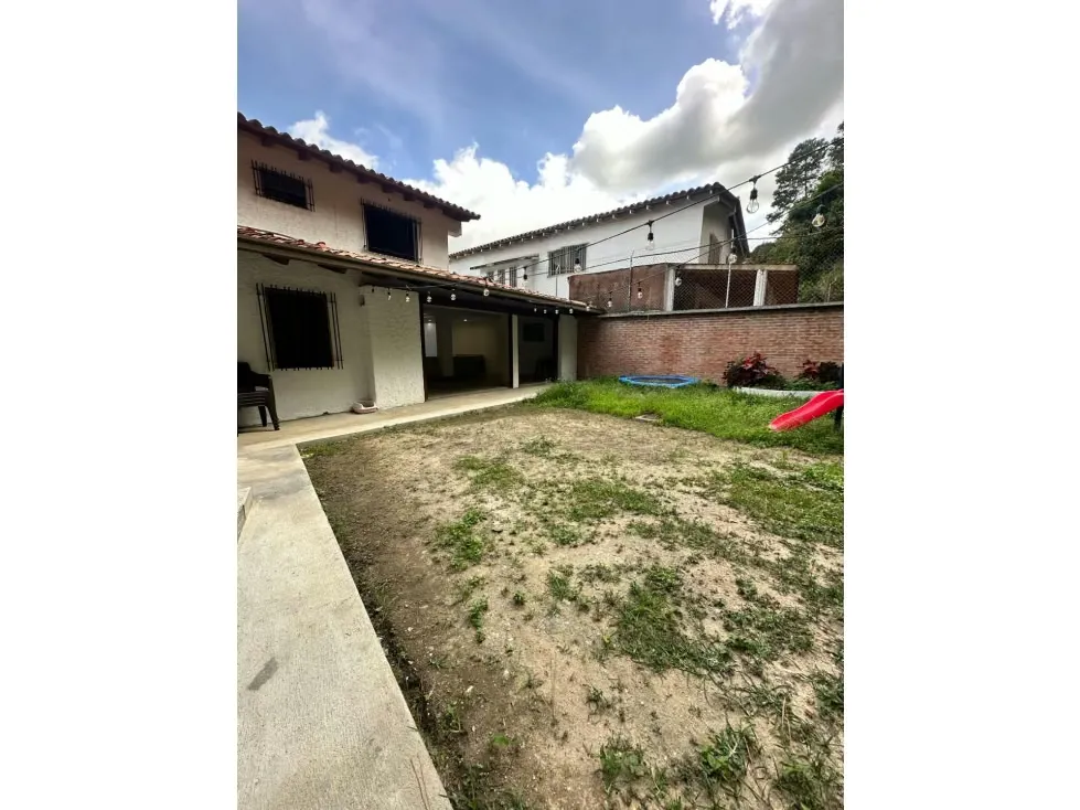 Vendo casa en calle cerrada 309m2 Lomas de Prados del Este 9015 - 12