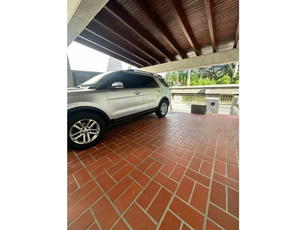 Vendo casa en calle cerrada 309m2 Lomas de Prados del Este 9015 - 14