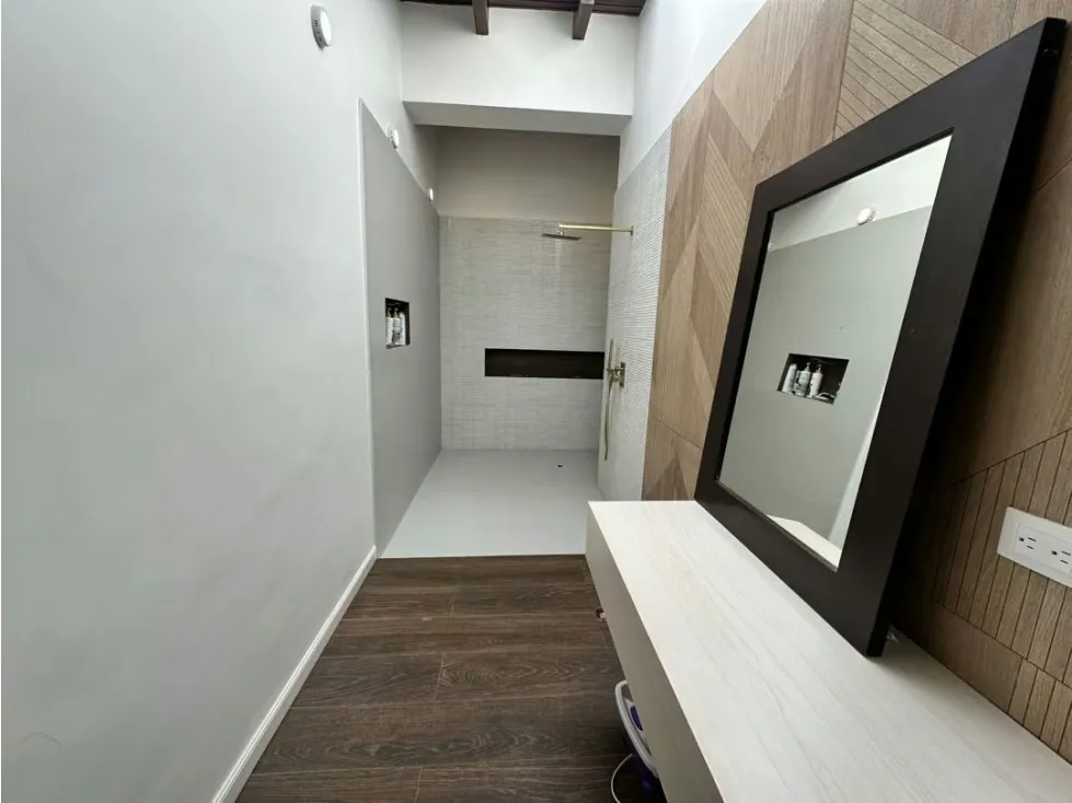 Vendo casa en calle cerrada 309m2 Lomas de Prados del Este 9015 - 7