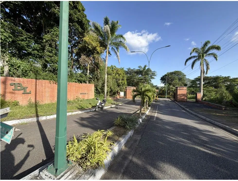 Vendo terreno 1891m2 Bosques de La Lagunita 1702 - 5