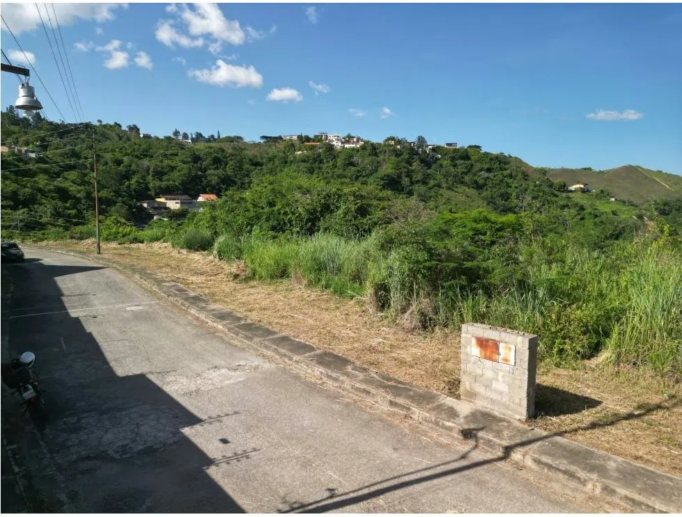 Vendo terreno 1891m2 Bosques de La Lagunita 1702 - 9