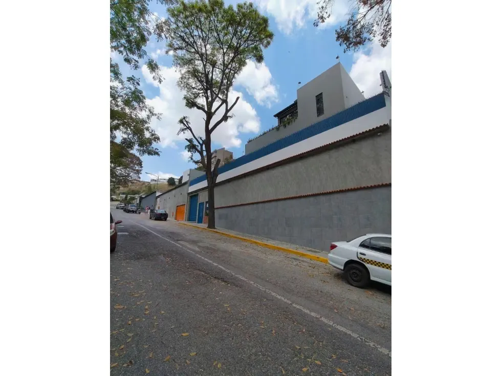 CASA COLINAS DE BELLO MONTE 1.240 M2 DE TRES NIVELES MAS TERRAZA - 2