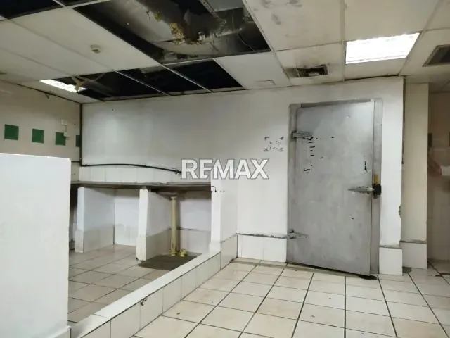 Amplio y Estratégico LOCAL 380m2 en dos niveles. La Urbina - 4