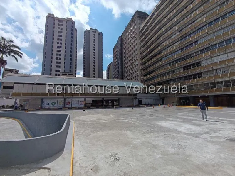 Local Comercial en Alquiler en El Recreo, Distrito Metropolitano - 28
