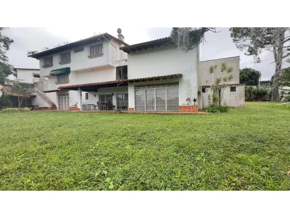 Se vende casa 1498m² 4h+2s/3b+1s/8e La Lagunita - 2