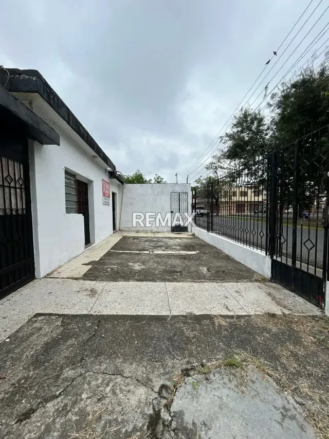 ¡OPORTUNIDAD DE INVERSIÓN! EN VENTA CASA CON POTENCIAL COMERCIAL - 3