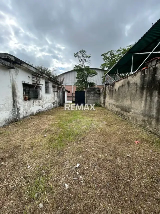 ¡OPORTUNIDAD DE INVERSIÓN! EN VENTA CASA CON POTENCIAL COMERCIAL - 4