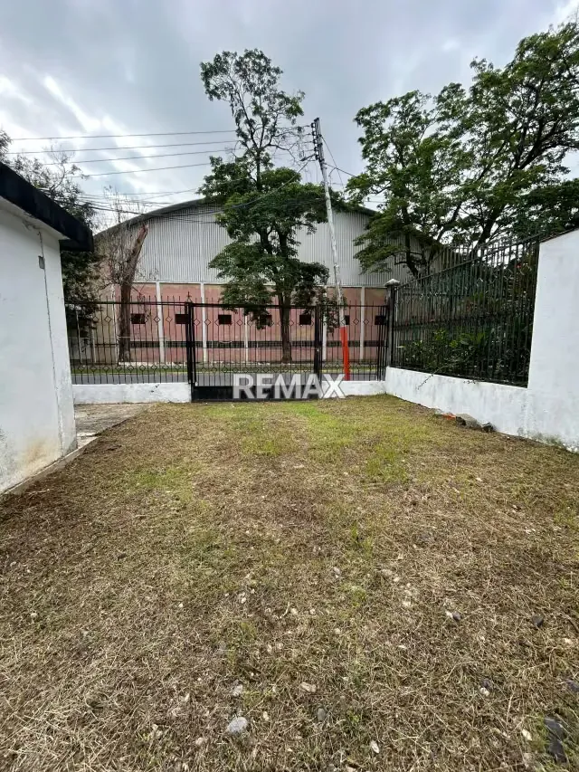¡OPORTUNIDAD DE INVERSIÓN! EN VENTA CASA CON POTENCIAL COMERCIAL - 6