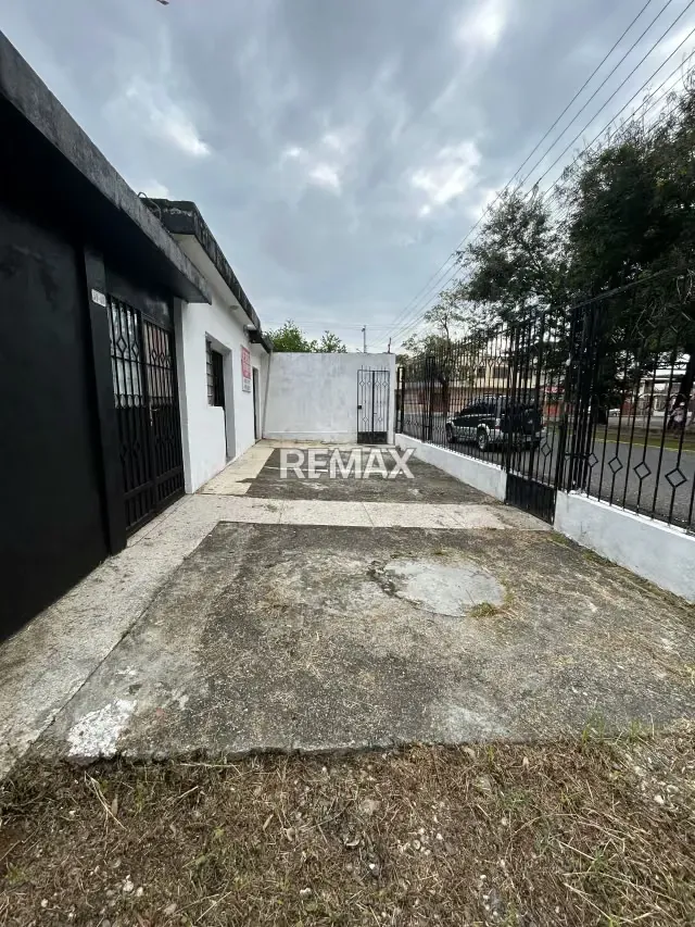 ¡OPORTUNIDAD DE INVERSIÓN! EN VENTA CASA CON POTENCIAL COMERCIAL - 7