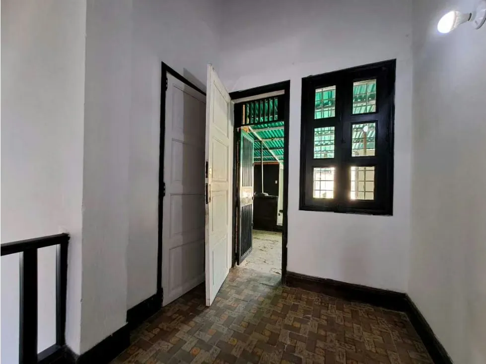 Se alquila local 645m2 El Pedregal 1502 - 12
