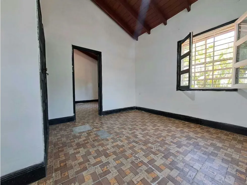 Se alquila local 645m2 El Pedregal 1502 - 14