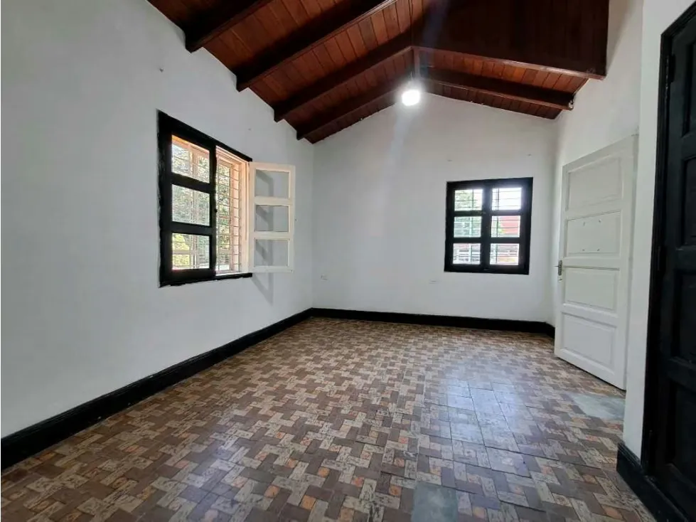 Se alquila local 645m2 El Pedregal 1502 - 15