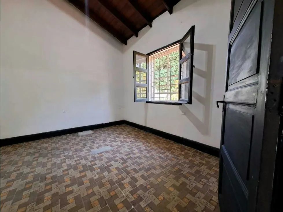 Se alquila local 645m2 El Pedregal 1502 - 16