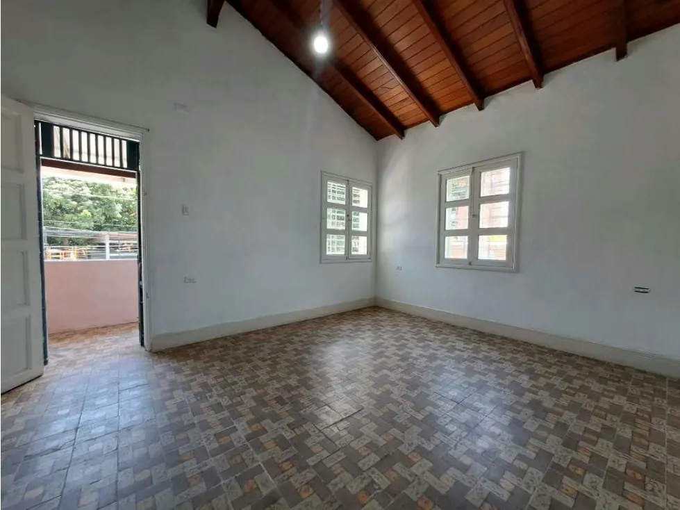 Se alquila local 645m2 El Pedregal 1502 - 17