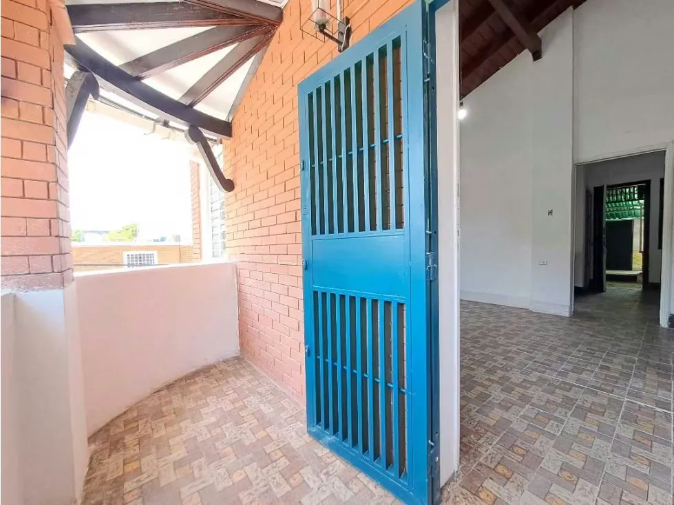 Se alquila local 645m2 El Pedregal 1502 - 18