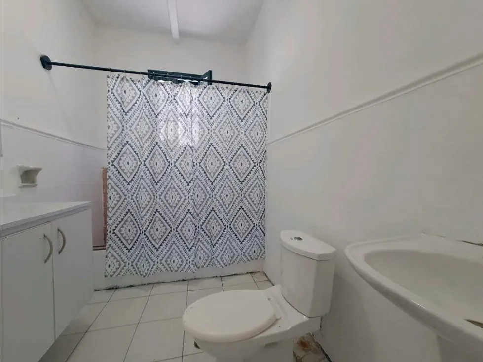 Se alquila local 645m2 El Pedregal 1502 - 6
