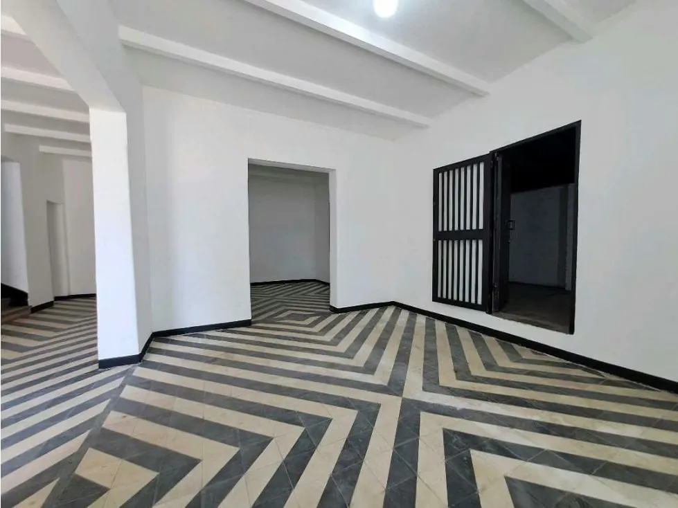 Se alquila local 645m2 El Pedregal 1502 - 7
