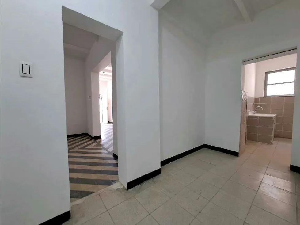 Se alquila local 645m2 El Pedregal 1502 - 9