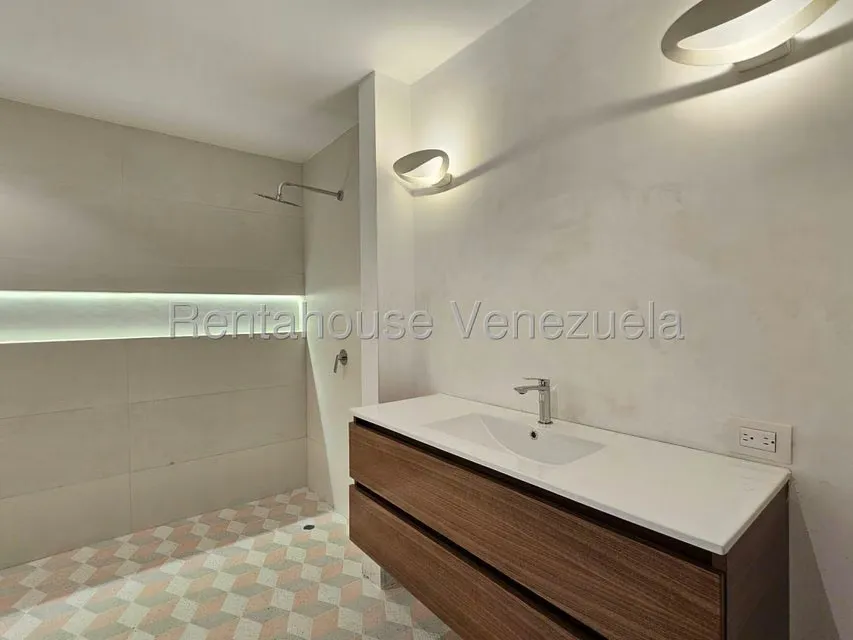 Apartamento (1 Nivel) en Alquiler en San Roman, Distrito Metropolitano - 32